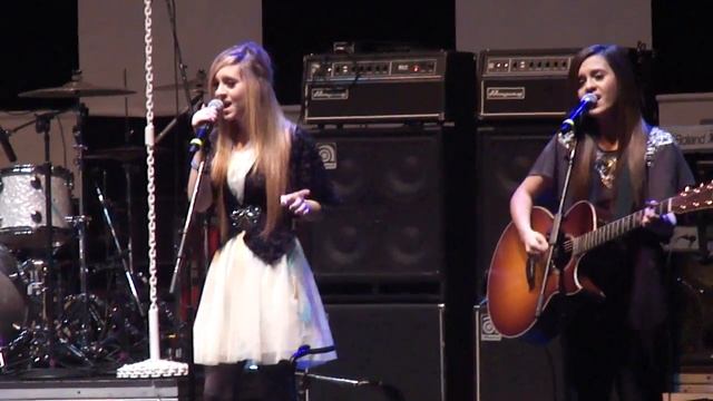 Megan and Liz- Runaway- Z100 & Coca Cola All Access Lounge 2011 смотреть онлайн
