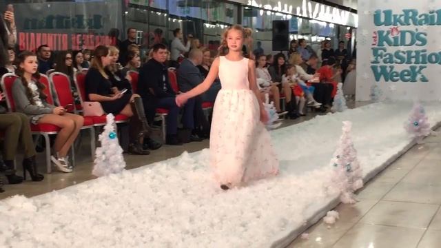 ☃️❄️⭐️КИЕВ - ВСТРЕЧАЙ! UKRAINIAN KID'S FASHION WEEK сезон ЗИМА 2016/2017 20.11.16 ТРЦ АТМОСФЕРА смотреть онлайн