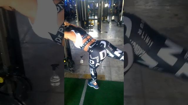 GLÚTEO polia смотреть онлайн