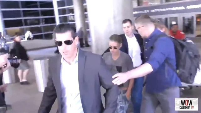 kristen stewart and stella maxwell arriving at lax airport in los angeles mp4 HD смотреть онлайн