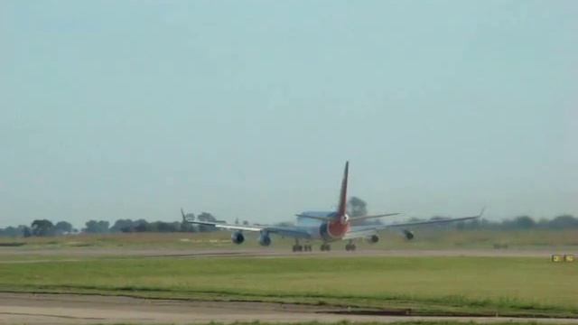IL96-300 de Cubana en despegue diurno desde Cordoba смотреть онлайн