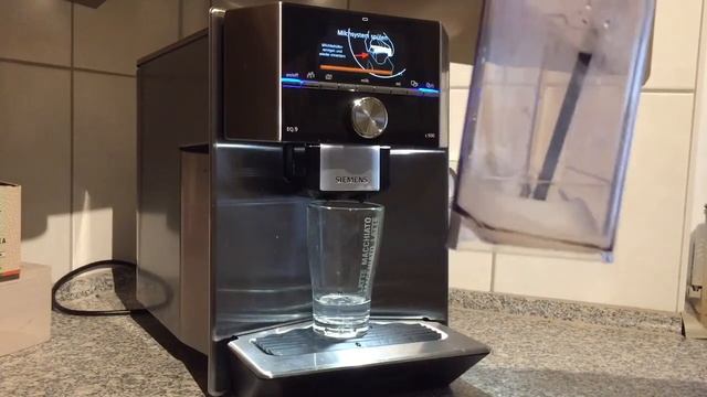 Reinigung Des Milchsystems Beim Kaffeevollautomaten Siemens EQ.9 S500