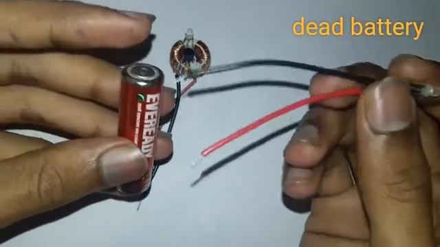 run a led on depleted battery using joule thief circuit смотреть онлайн