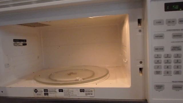 Как отмыть микроволновку. Быстро и легко! смотреть онлайн