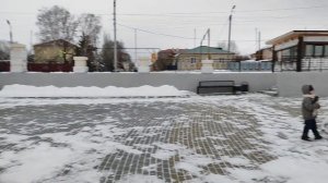 НИКУДА НЕ ТОРОПИМСЯ/ПОДАРОК ПАПА ПОДАРИЛ, СЫНОК ДОВОЛЕН...