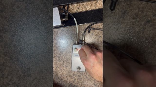 Craig Anderton Comparator Fuzz clone смотреть онлайн