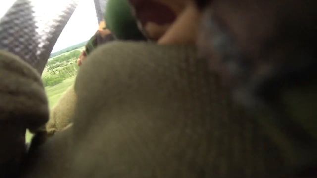 Первый прыжок с Парашютом . смотреть онлайн