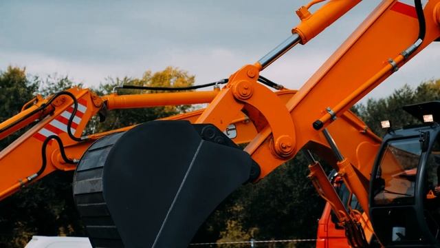 Презентация колёсных экскаваторов UMG в Кемерово