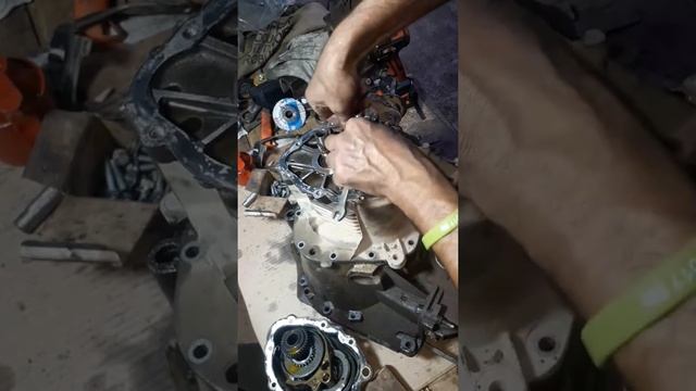 Démontage boite vitesse Peugeot Partner 1.6 hdi pour révision de la 3ème et 5ème lache смотреть онлайн