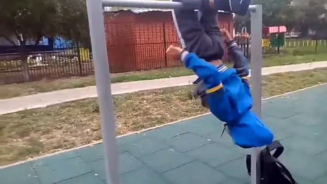 Гробик на турнике ! смотреть онлайн