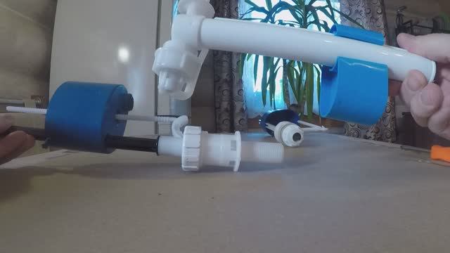 Не закрывается вода в смывном бачке унитаза. Причины. Устраняем. смотреть онлайн