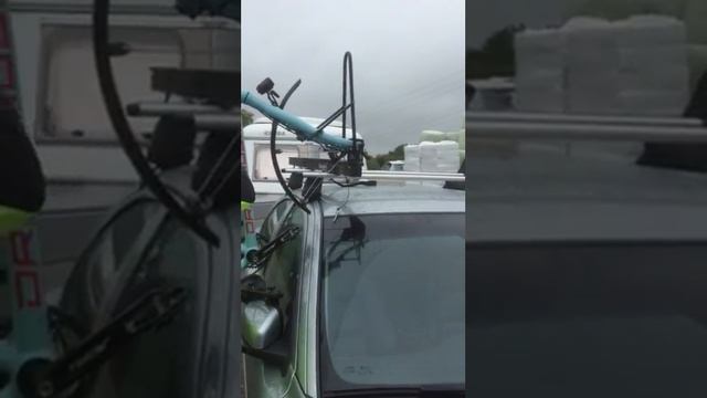 Tandem transport on top of a car смотреть онлайн