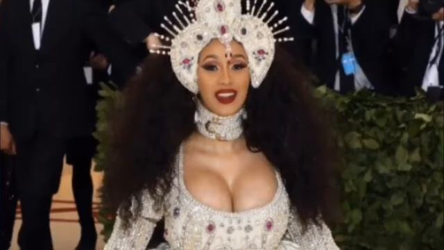 Cardi B & Nicki Minaj Talk It Out At The Met Gala смотреть онлайн