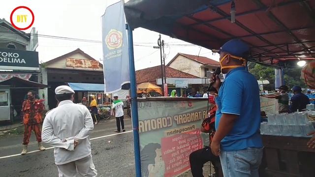 Pembagian Takjil oleh karang taruna kec.Darmaraja ,ormas PP ,Gp ansor, FPI Di posko 1 alun-alun смотреть онлайн