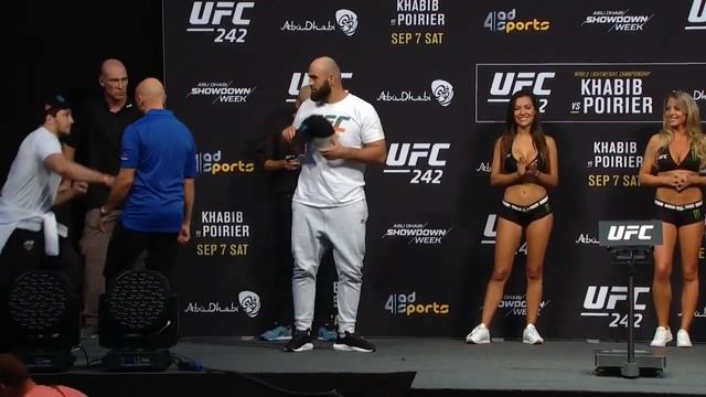 UFC 242-ВЗВЕШИВАНИЕ ХАБИБ VS ПОРЬЕ смотреть онлайн