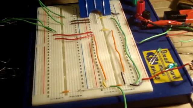 Electronics 12 : How to Make an RS FLIP FLOP ( Memory Cell) Part 1/2 смотреть онлайн