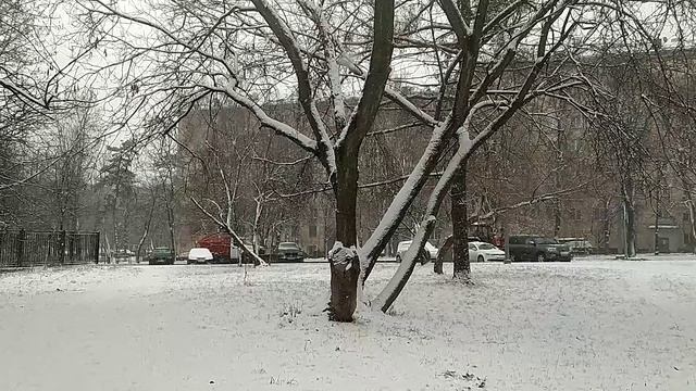 Москву засыпает снегом смотреть онлайн