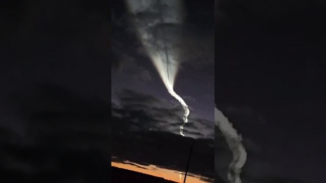 Ночной пуск ракеты. Крутые кадры. смотреть онлайн