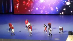 Россиянка Я. Как весело, зажигательно танцуют дети в амфитеатре детского лагеря Орлёнок.