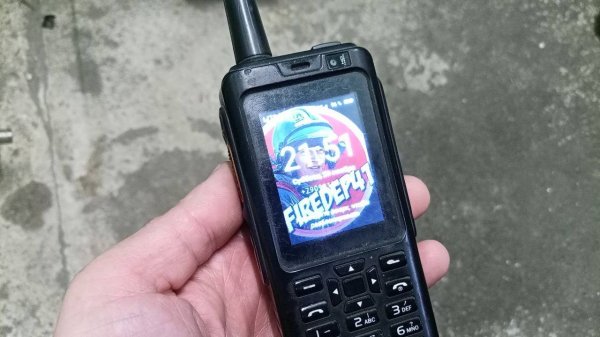 Продаю! Кнопочный смартфон на андроид UNIWA F40, 8 ГБ.