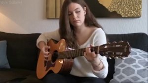 Девушка играет на гитаре Аббу (ABBA), очень красиво!