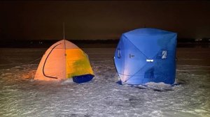 Зимняя ловля плотвы в палатке | Рыбалка на стоячую удочку | Успешно открываем сезон плотвы 2021