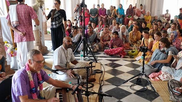 2024.11.05 День Ухода Шрилы Прабхупады 02 Бада Хари прабху киртан смотреть онлайн