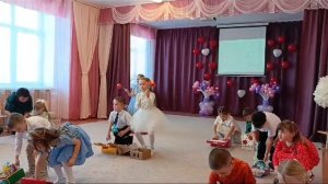 Песня "Подарочки для мамочки"