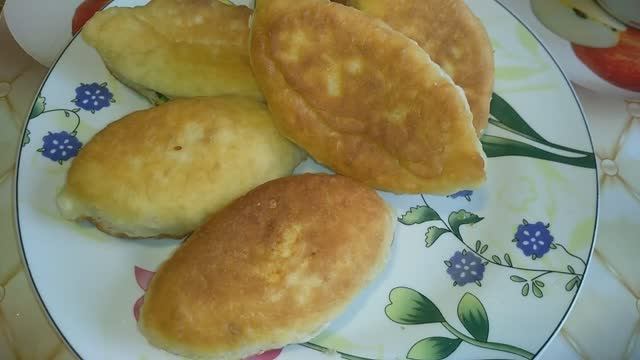 ПИРОЖКИ БЕЗ ДРОЖЖЕЙ С ГОРОХОМ, ЛУКОМ И ЯЙЦОМ смотреть онлайн