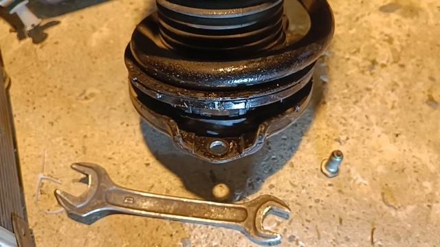 Установка проставок в передние стойки Hyundai Staria