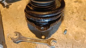 Установка проставок в передние стойки Hyundai Staria