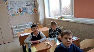 Солнышко в окно впускает мама -1 Б класс