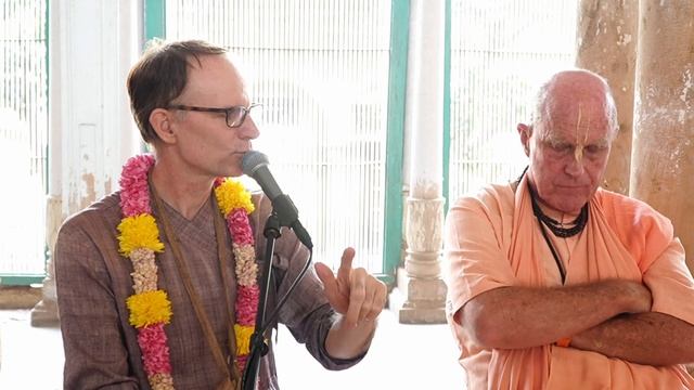 2024.11.05 День Ухода Шрилы Прабхупады 06 Шри Прахлад прабху подношение смотреть онлайн