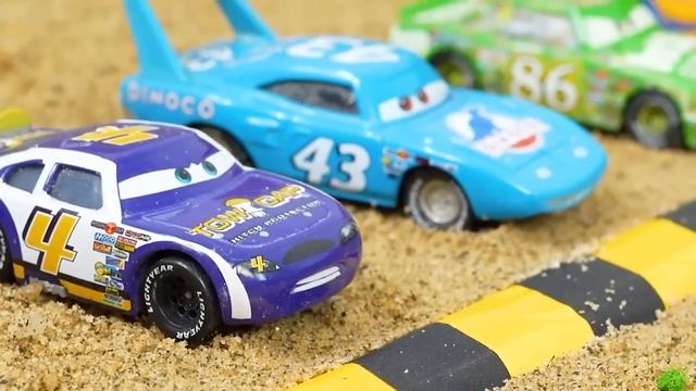 I made a little tractor to make a concrete bridge for a little truck, a concrete mixer, a road roll смотреть онлайн