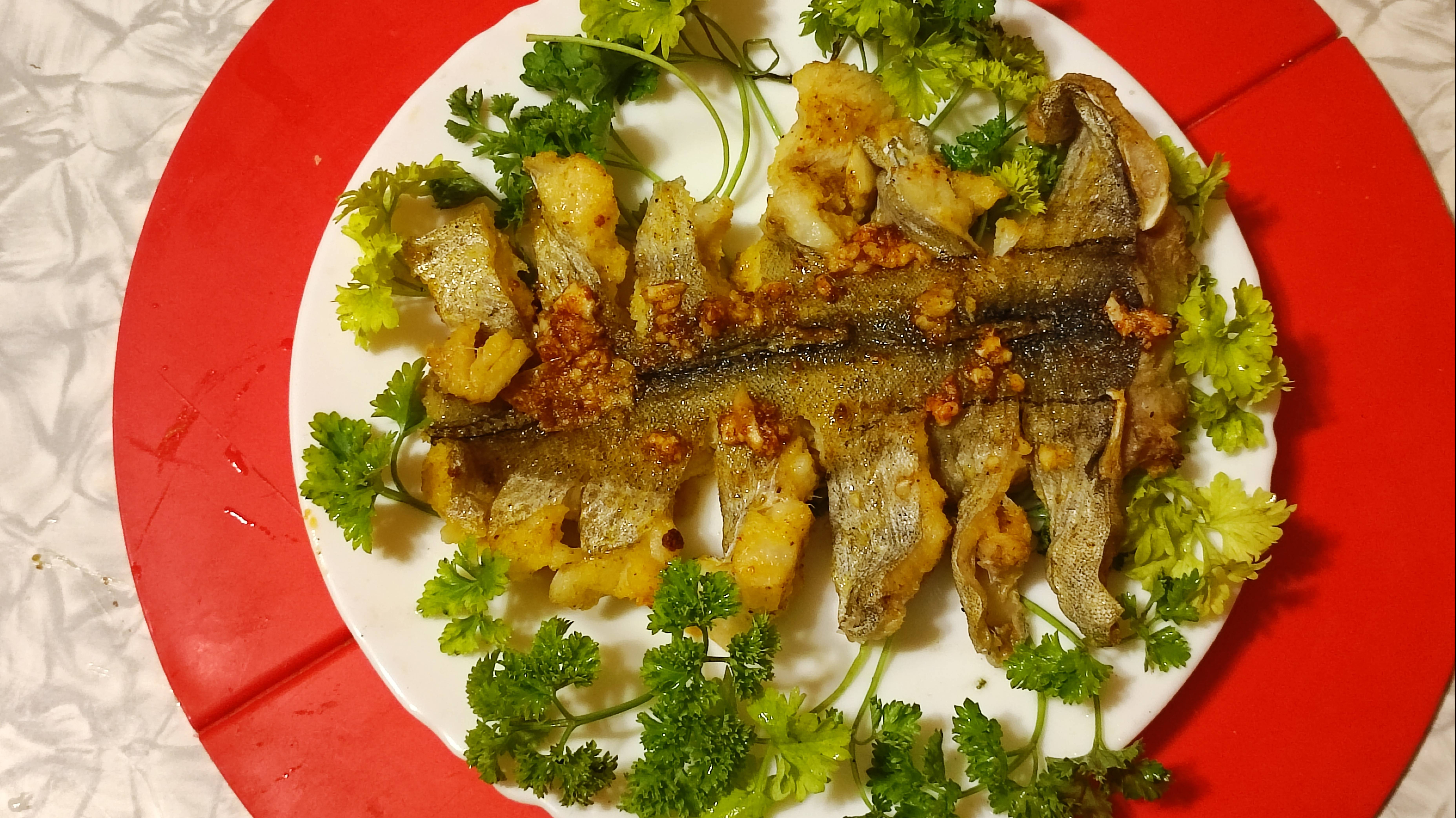 СУПЕР КУХНЯ! Самая вкусная рыба с самой хрустящей корочкой и самая бюджетная. Простое и очень вку смотреть онлайн