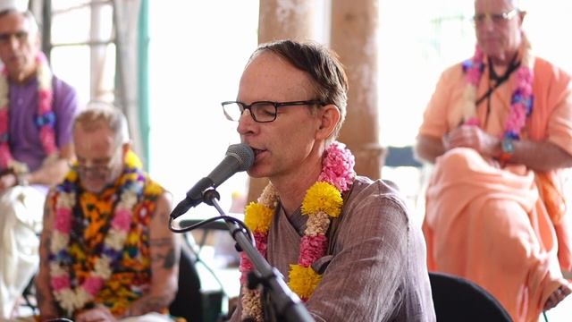 2024.11.05 День Ухода Шрилы Прабхупады 01 Шри Прахлад прабху киртан смотреть онлайн