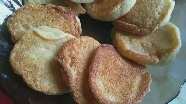 ОЛАДУШКИ С БАНАНОМ И РЯЖЕНКОЙ смотреть онлайн