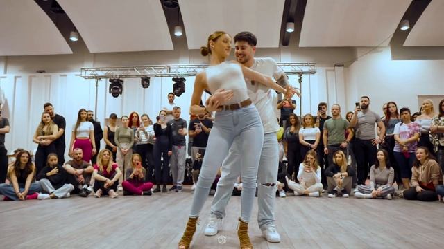 CRISTIAN Y GABRIELLA Bachata LEJOS - TOBY LOVE