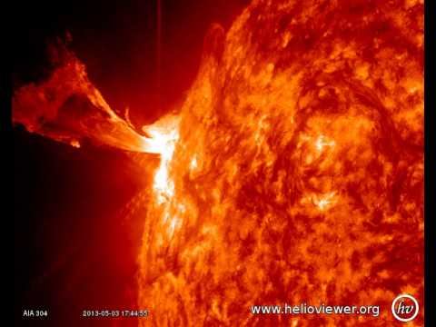 Plume of hot plasma flying from AR1739 after a M-class flare смотреть онлайн