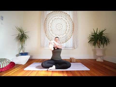 Anahata Yin Yoga Practice - Relax wrists, arms, shoulders, and chest смотреть онлайн