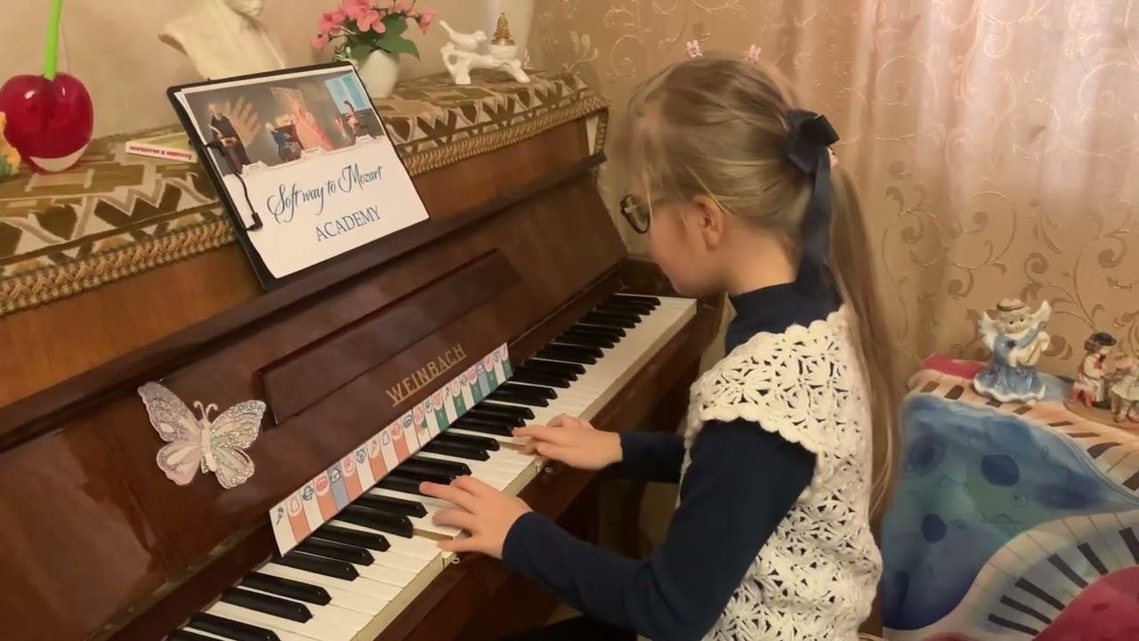 Sasha 8 yo (ОВЗ). «Hot Cross Buns» наизусть на ф-но смотреть онлайн
