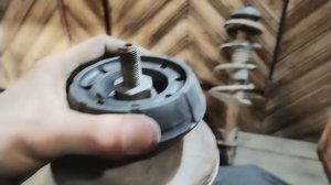 Логан фаза1.  Люфт опорного подшипника в верхней опоре передней стойки. Часть 1