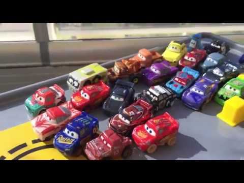 Cars Mini Racers Are On Garage - Küçük Arabalar Garaj Oyunu - игровой набор - молния маккуин