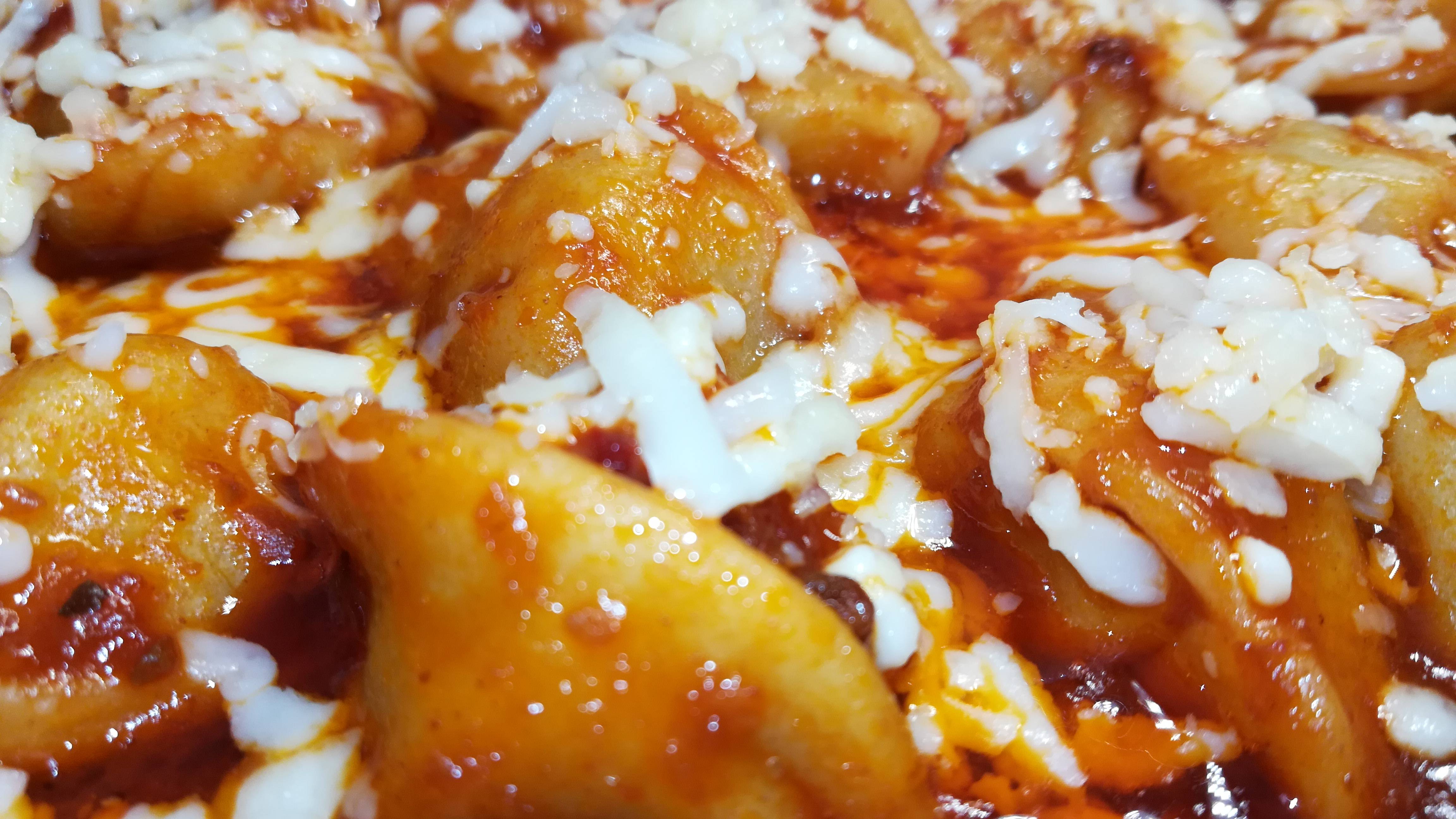 Пельмени в сливочно-томатном соусе - Dumplings In Creamy Tomato Sauce