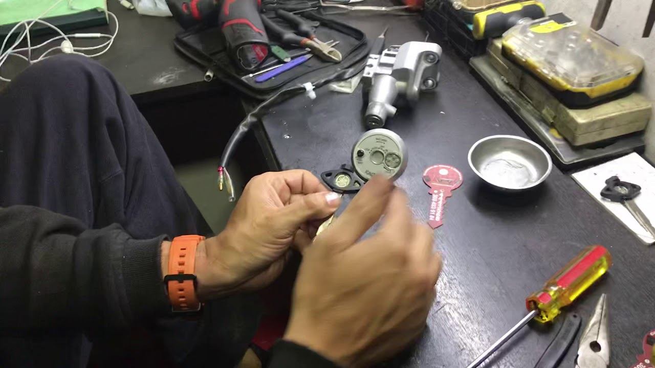 PERDISTE LA LLAVE DE TU MOTO Yamaha N-Max o Biwiz Locksmith смотреть онлайн