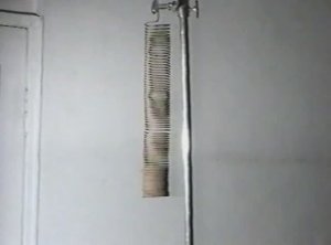 Физика. Опыты. Механика сплошных сред. Деформация висящего тела