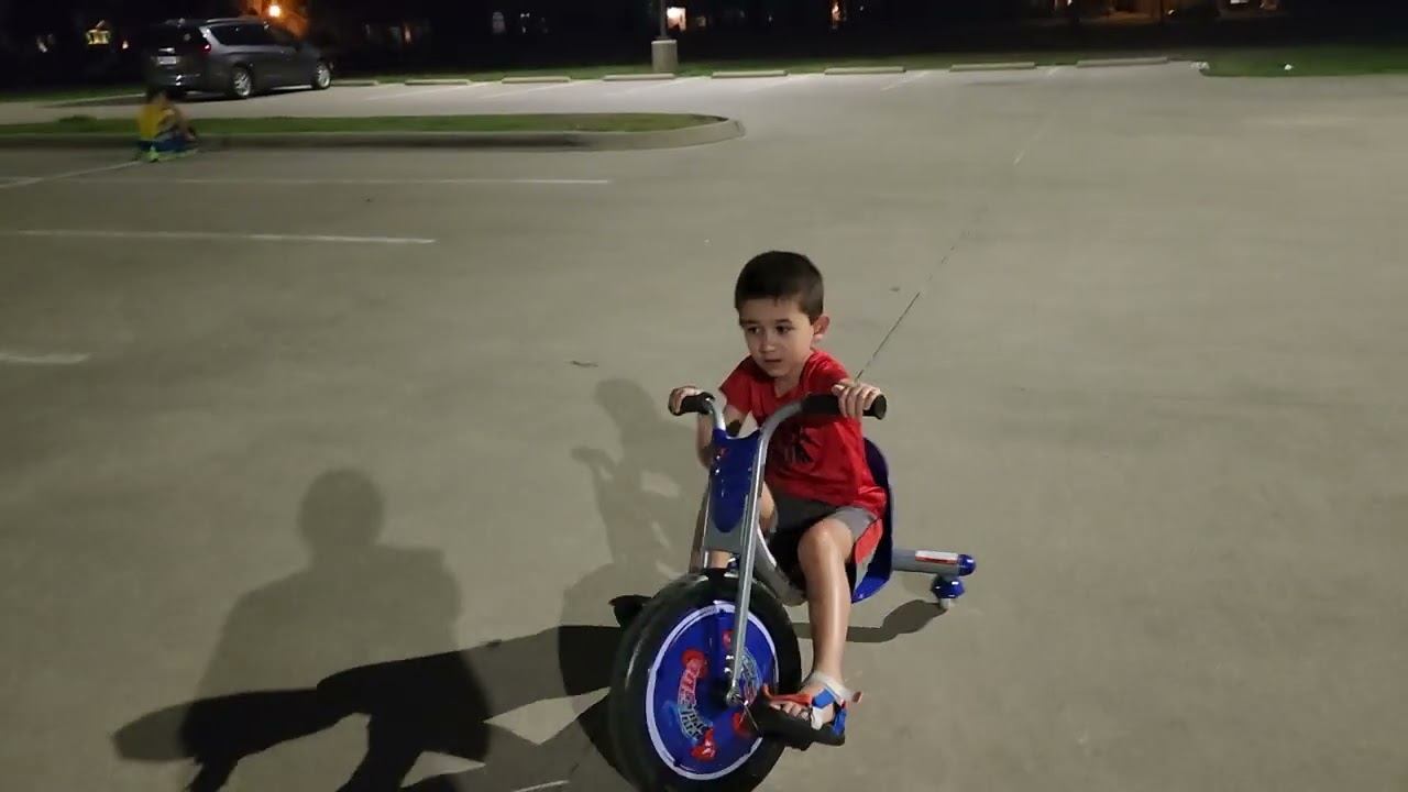 Ethan & Ian at Plano Park with Big Wheel & Plasma Car смотреть онлайн