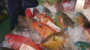 Японская уличная еда - Рыба попугай сашими Окинава морепродукты Япония.