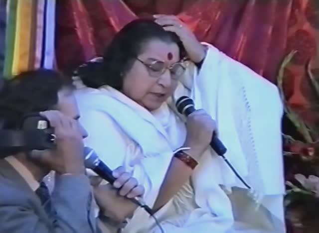 1993_27.07_Киев_стадион Динамо_Публичная программа Шри Матаджи