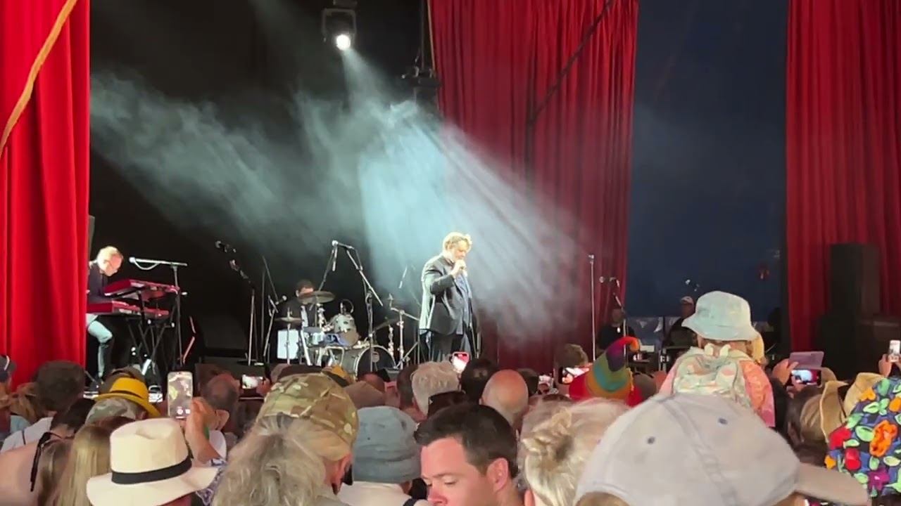 Russell Crowe’s Indoor Garden Party - Romeo and Juliet - Glastonbury 2024 смотреть онлайн